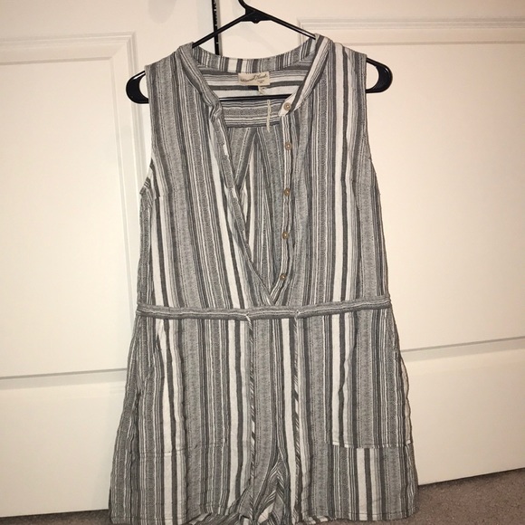 ADORABLE ROMPER - Picture 1 of 3